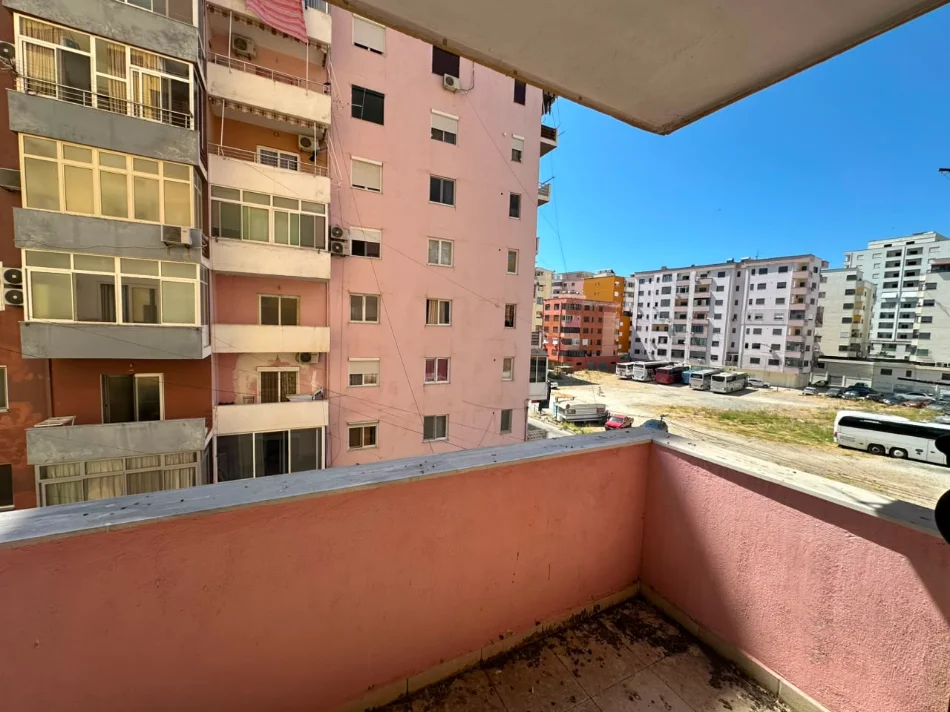 Durres, jepet me qera apartament 2+1 Kati 3, 112 m² 450 € (Plazh Hekurudha)