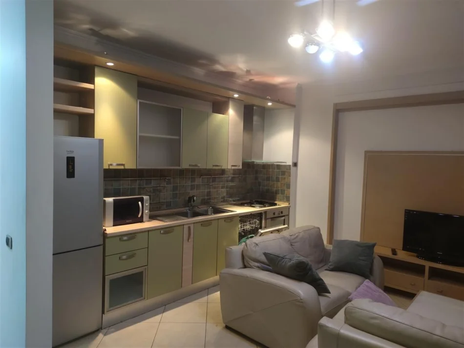 Durres, jepet me qera apartament 2+1 Kati 3, 120 m² 650 € (Ish Restorant Durresi)