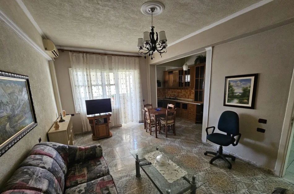 Durres, jepet me qera apartament 2+1 Kati 4, 100 m² 350 € (Bashkia Durrës)