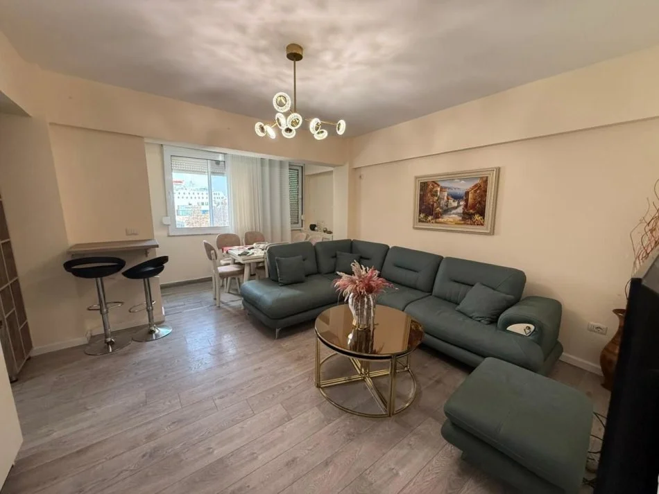 Durres, jepet me qera apartament 2+1 Kati 4, 100 m² 500 € (Porti Durres)