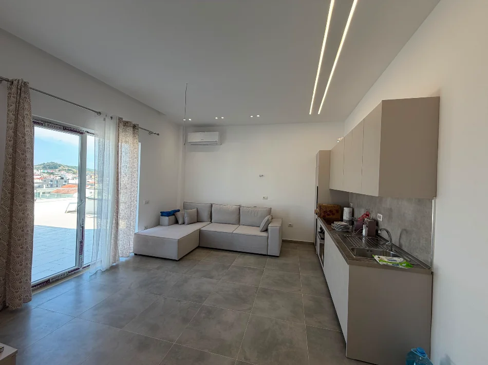 Durres, jepet me qera apartament+verande | Penthouse 2+1+Ballkon Kati 6, 100 m² 700 €