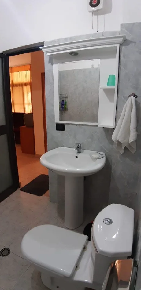 Durres, jepet me qera ditore apartament 2+1+Ballkon Kati 2, 70 € (Rruga Pavaresia, ne krah te Pasticeri Pelikani, Plazh Durres.)
