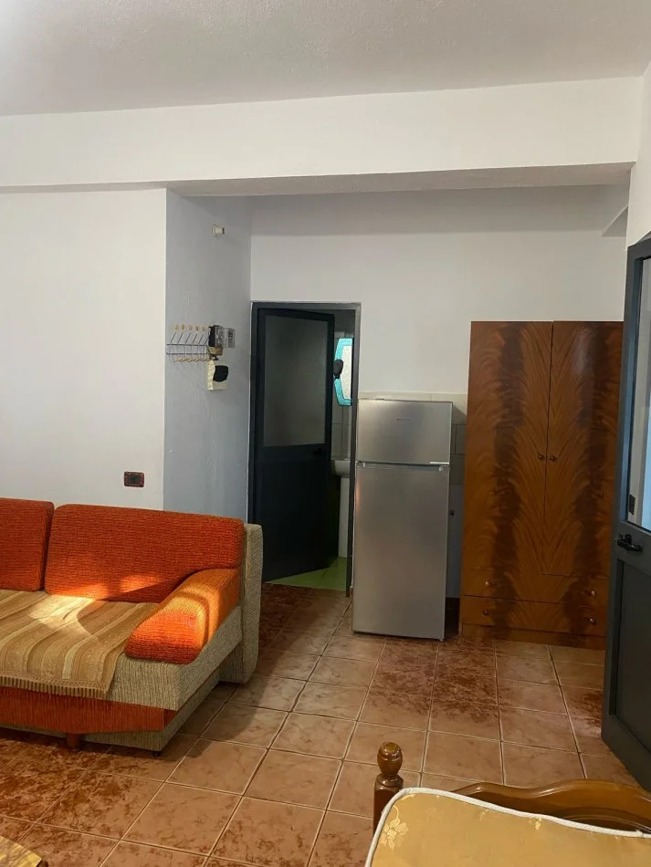 Durres, jepet me qera garsoniere Kati 1, 60 m² 200 € (prane Kryqit te Kuq)