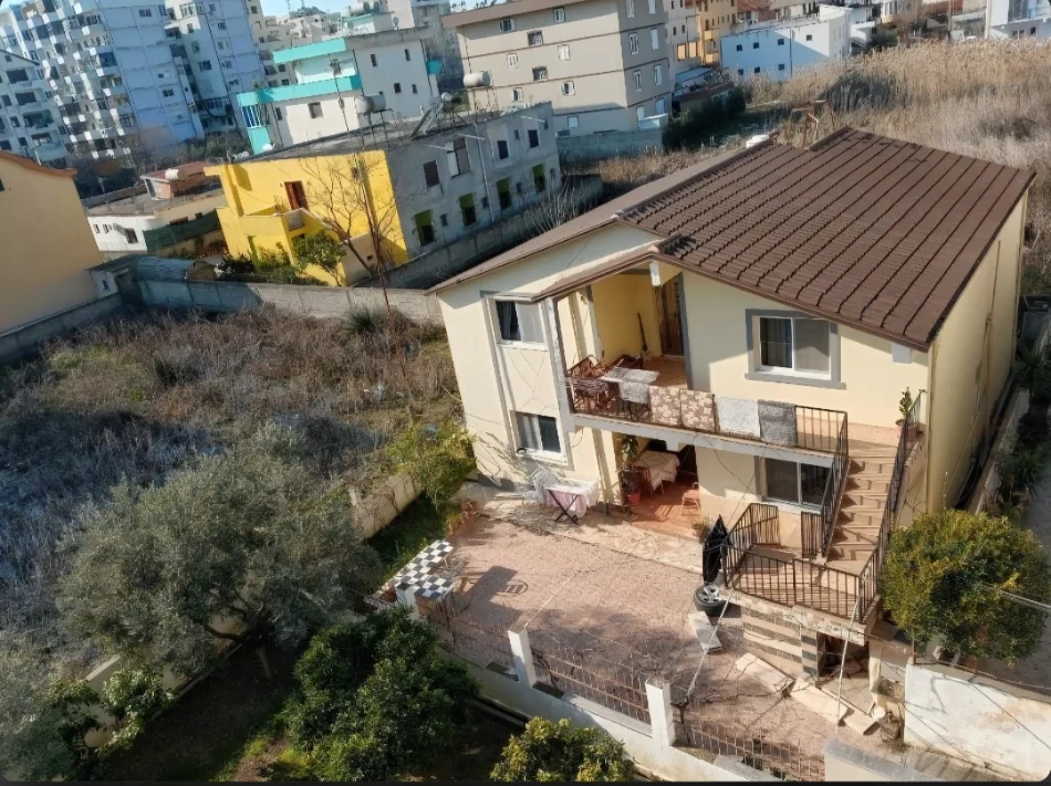 Durres, shitet Vile 2 Katshe Kati 2, 263 m² (Rruga e Plazhit Durres)