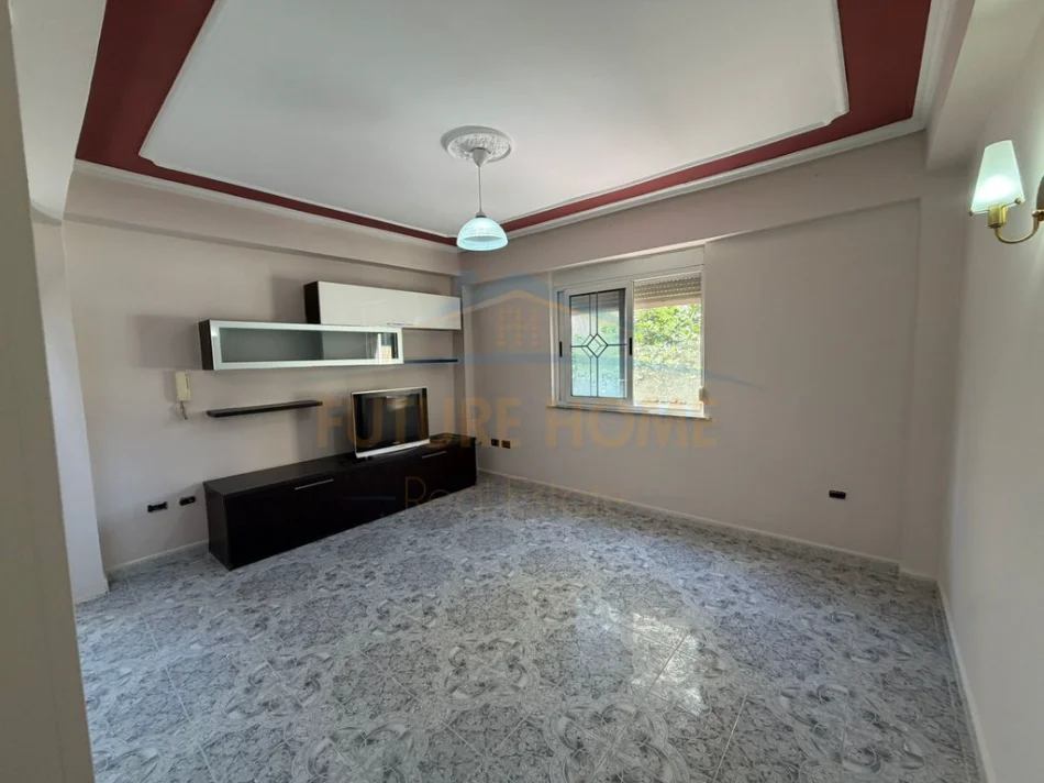 Durres, shitet apartament 2+1 Kati 2, 74 m² 130.000 € (Pallati Sportit,Durres)