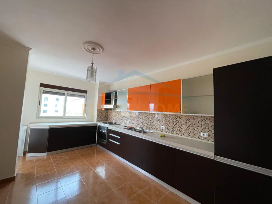 Durres, shitet apartament 2+1 Kati 7, 103 m² 120.000 € (Prane Stadiumit Niko Dovana, Durres)