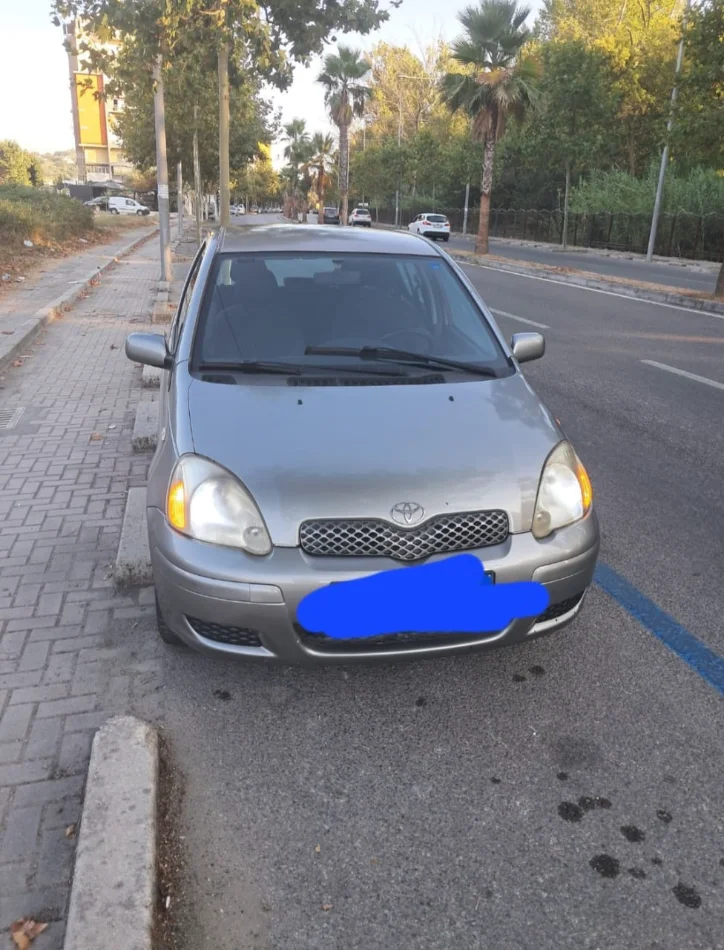 Durres, shitet makine TOYOTA YARIS Benzin, gri metalizato manuale Kondicioner 1800 €