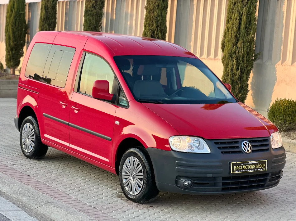 Durres, shitet makine VOLKSWAGEN CADDY 1.9 Nafte, e kuqe automatik Klima 210 km