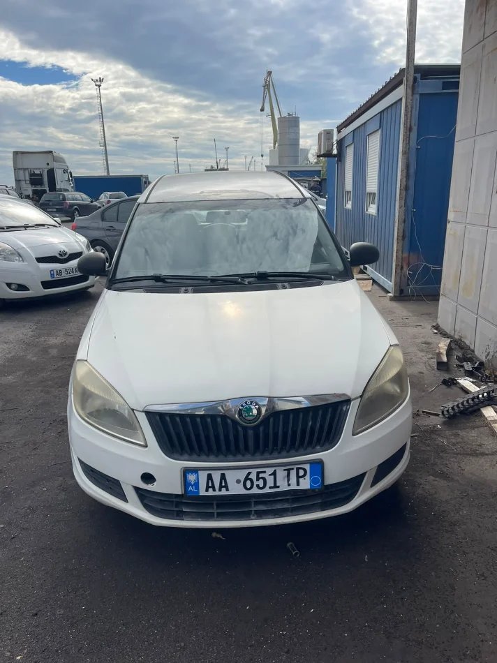Durres, shitet makine me portobagazh SKODA PRACTIC Benzin, manuale Kondicioner 1 km 137.875 €