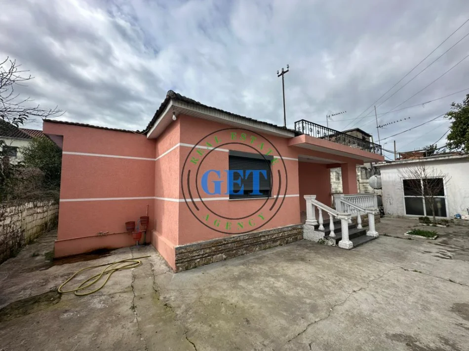 Durres, shitet shtepi 3+1+Ballkon , 306 m² 132.000 € (shijak)