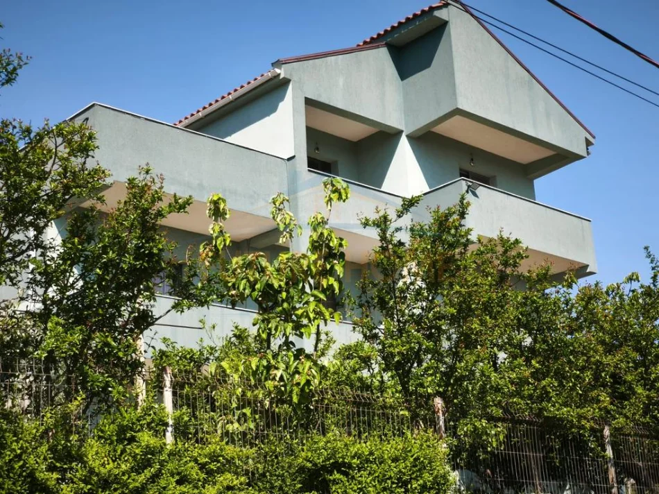 Durres, shitet shtepi 5+1+Aneks+Ballkon Kati 3, 416 m² 550.000 €