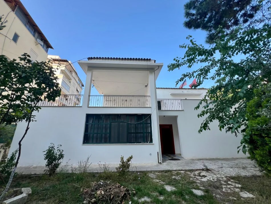 Durres, shitet shtepi 5+1+Ballkon Kati 2, 490 m² 600.000 € (Shkembi i Kavajes)