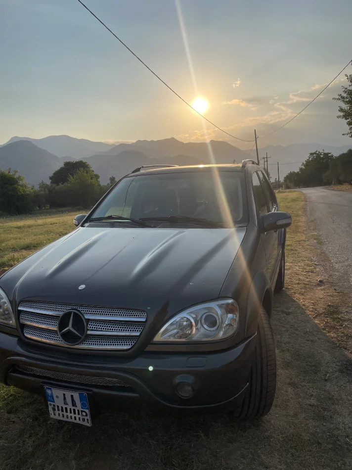 Elbasan, shes SUV Benzin+Gaz, automatik Klima 300 km 4.000 €