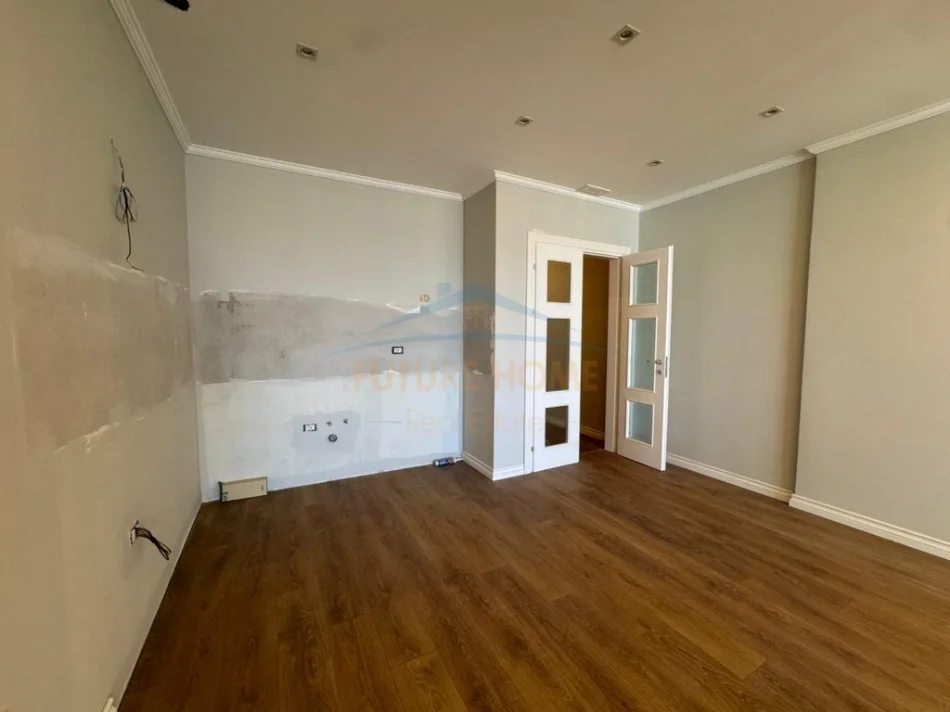 Elbasan, shitet apartament 2+1+2, Kati 7, 102 m² 145.000 € (Pallati Sportit)