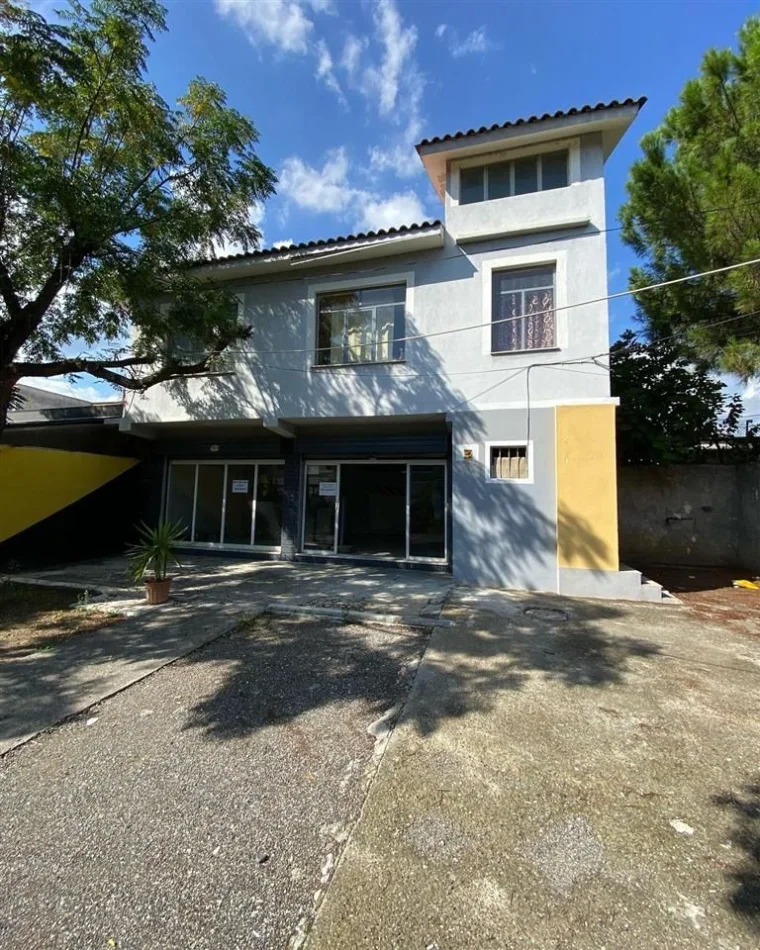 Elbasan, shitet shtepi 2 Katshe Kati 1, 210 m² 180.000 € (Ngjitur me Universitetin ALEKSANDER XHUVANI )