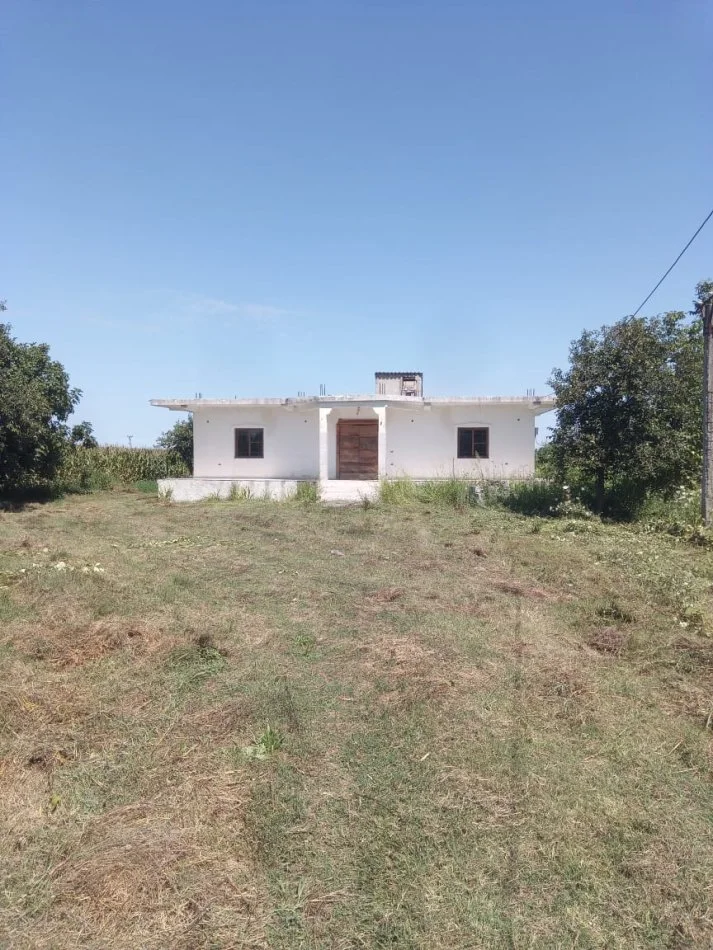 FUSHE MAMURRAS, shes shtepi 1 Katshe 159m2, 478m2 truall, Plus 5 dylym toke.85.000 € ME CERTIFIKATE PRONESIE (Rruga e Adriatikut, Fushe Mamurras)