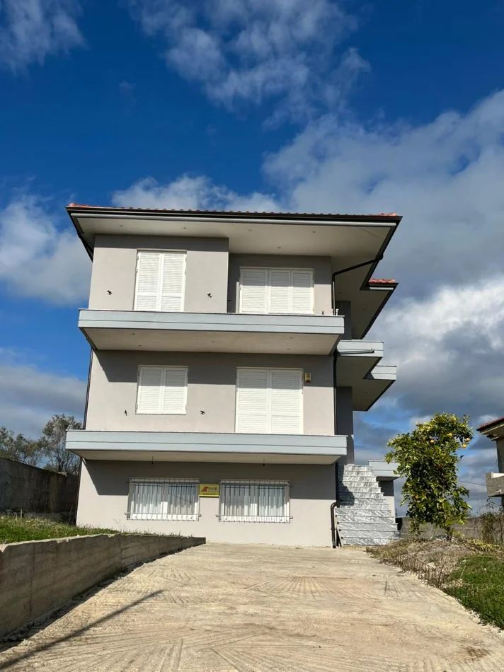 Fier, shitet Vile Vile 3 Katshe , 210 m² 130.000 € (Fier , Zhupan)