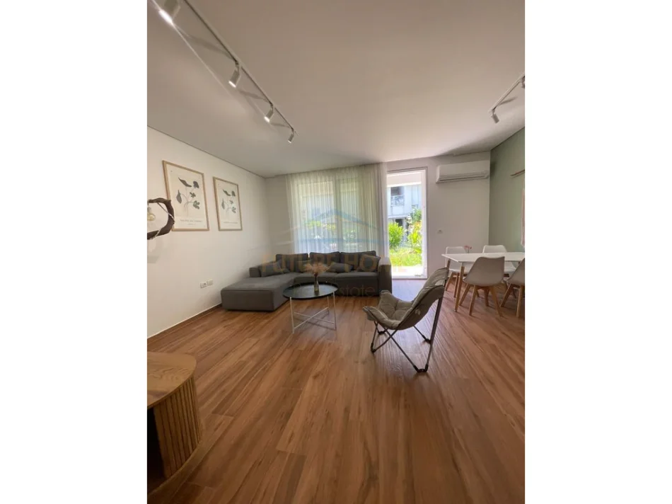 Gjiri Lalezit | Hamallaj, shitet apartament 1+1+Aneks+Ballkon Kati 1, 90 m² 250.000 € (Gjiri i Lalzit)