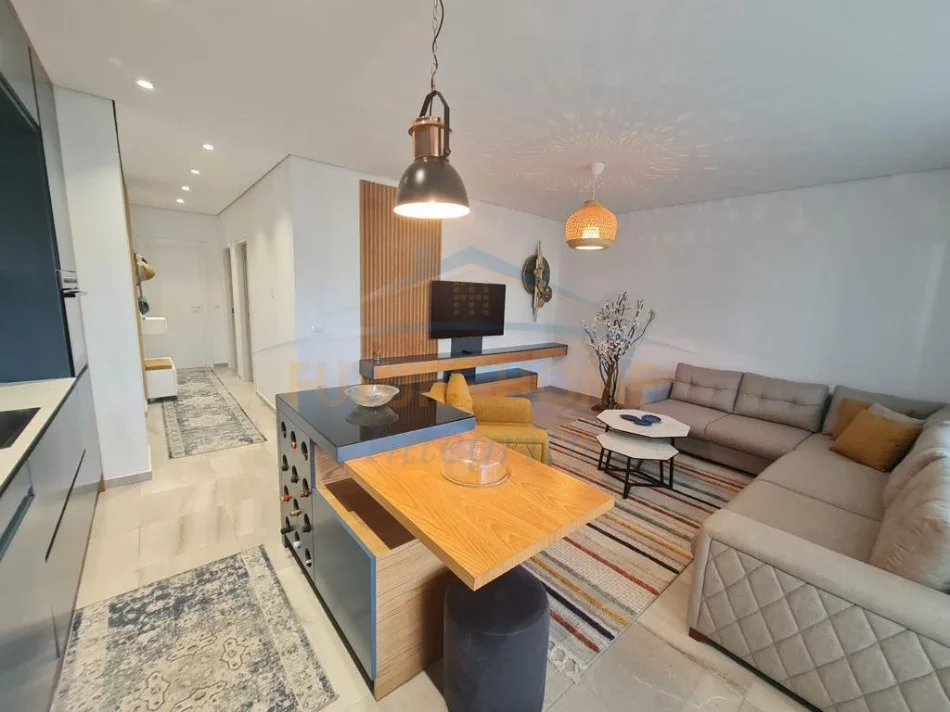 Gjiri Lalezit | Hamallaj, shitet apartament 2+1+Aneks+Ballkon Kati 0, 98 m² 390.000 € (Gjiri i Lalzit)