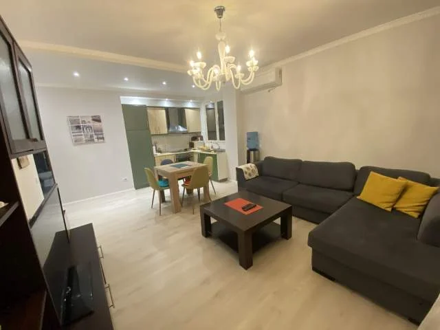 Golem, shes apartament 2+1+A+BLK Kati 1 (Me lulishte ) 100m²