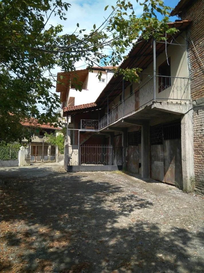 Gramsh, jepet me qera apartament 2+1+Ballkon Kati 1, 65 m² 150 €
