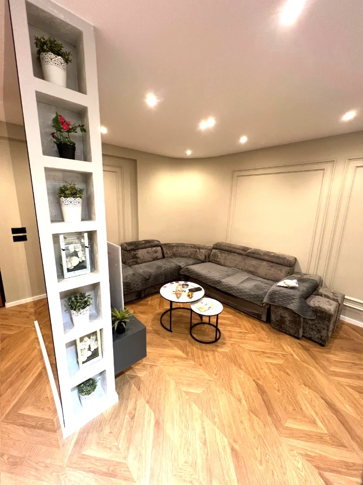 ✨JEPET  APARTAMENT 1+1 LUKSOZ ME QERA ✨  📍 Vendndodhja: Rezidenca 
