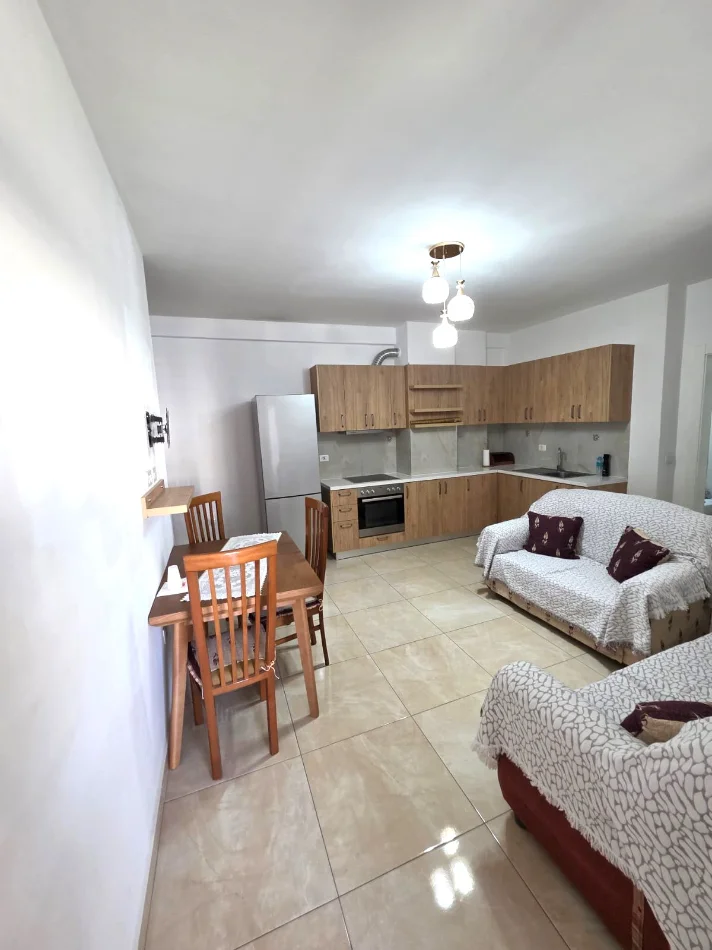 Jepet apartament 2 plus 1 me qera ne astir ,  cmimi 450 mije leke