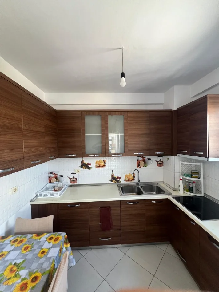 Jepet me qera 1+1 ne astir , 400 euro
