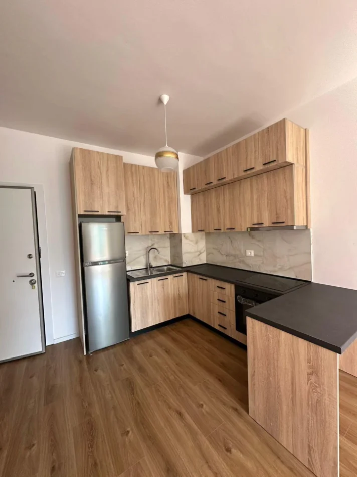 Jepet me qera  1+1 _zona  ali demi_ rezidenca kaimi📍