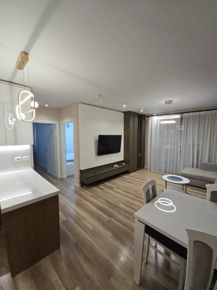 JEPET ME QERA 2+1+2 50.000 LEKE, Tirane (Rruga Thoma Koxhaj, siper Supermarketit KMY)