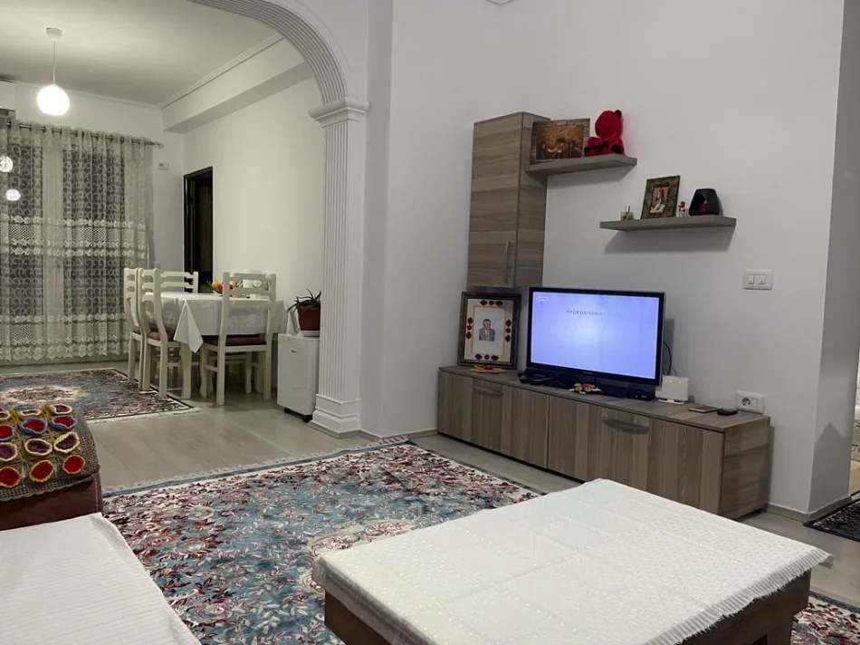 JEPET ME QERA APARTAMENT 1+1 NE VASIL SHANTO, 550 Euro