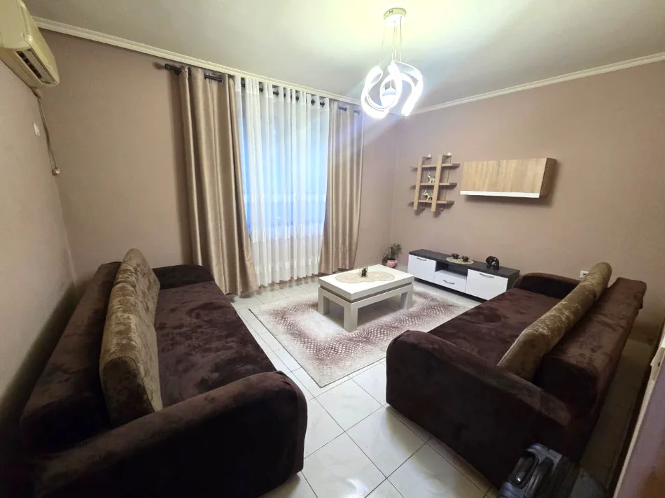 🏡 jepet me qera apartament 1+1 tek ish restorant durrësi tek stacioni i trenit,  600 euro