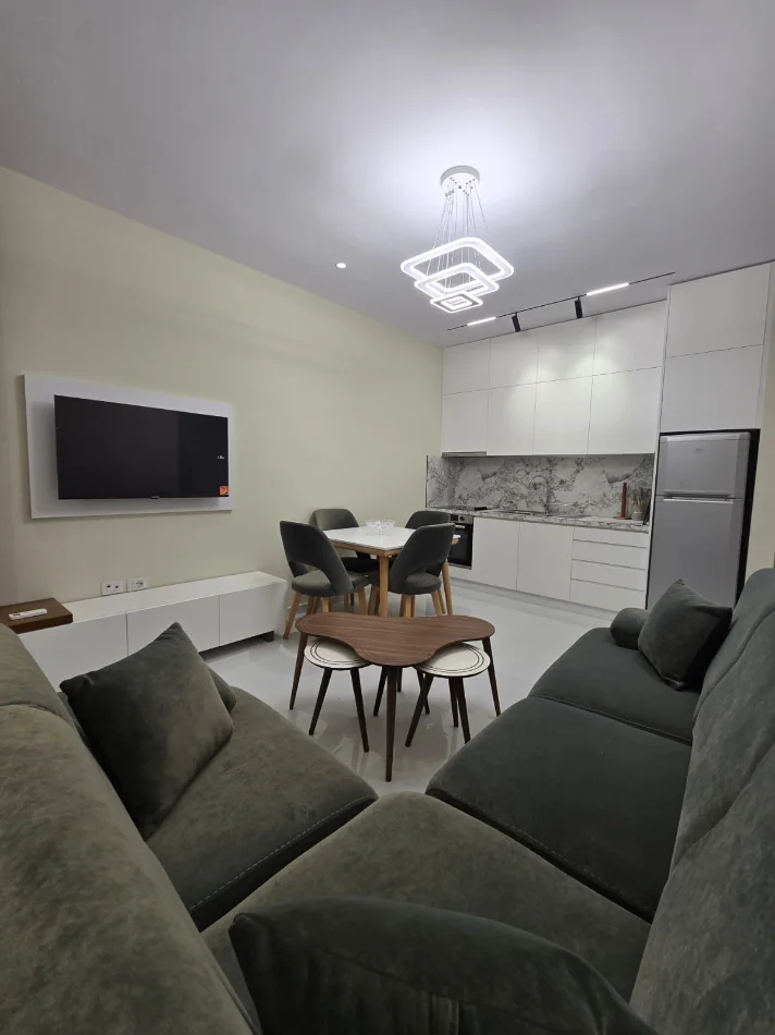 JEPET ME QERA APARTAMENT 1+1 TEK  UNIVERS CITY NE QTU,  400 Euro