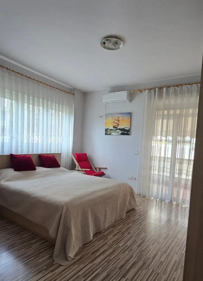 Jepet me qera apartament 2+1 ne myslym shyr, 800 euro