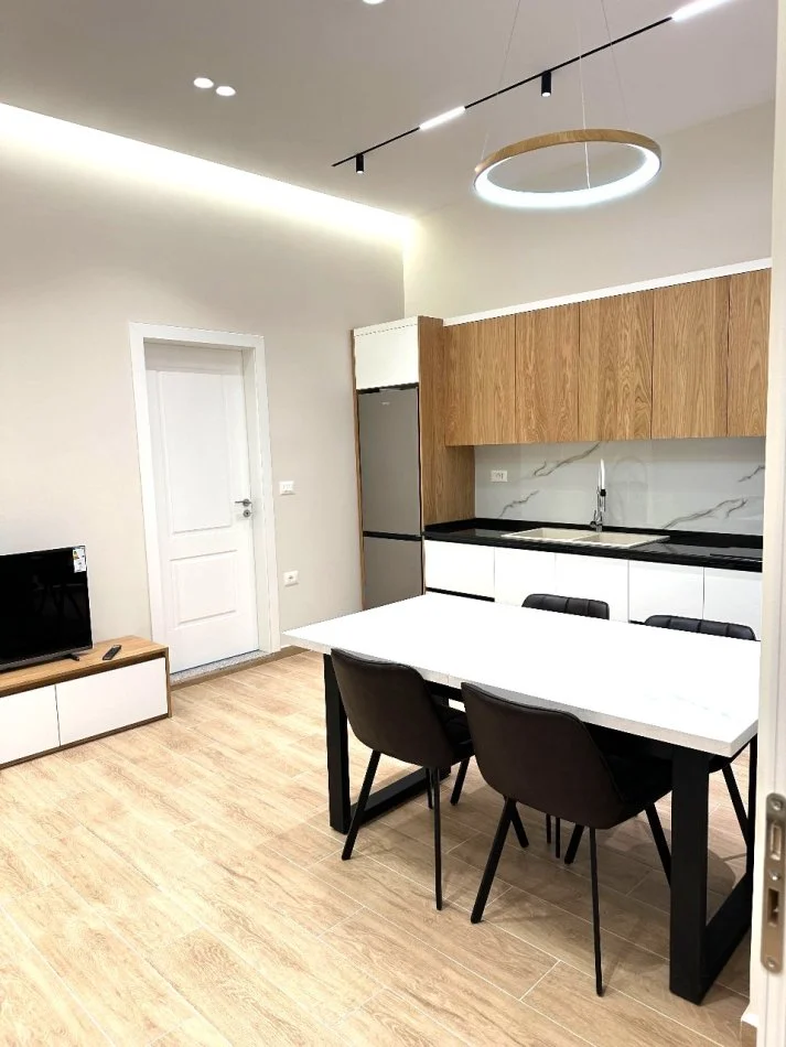 Jepet me qera apartament 2+1 , zog i  zi dhe don bosko  ,  600 €uro