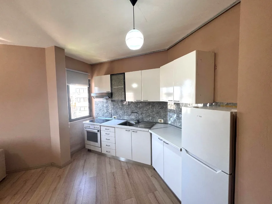 🔥 JEPET ME QERA APARTAMENTI 1+1 TEK  STACIONI I TRENIT (PËRBALLË SPAK) 🔥,  600 mije leke