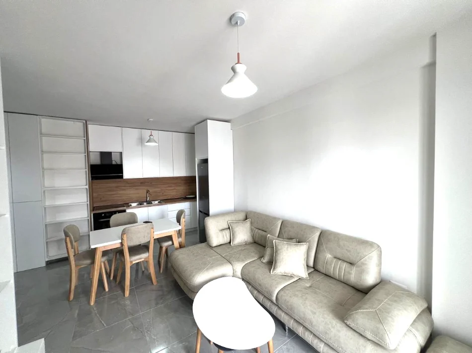 JEPET ME QERA APARTAMENT SUPER LUKS NE ASTIR ME TIPOLOGJI 1+1,  550 eur