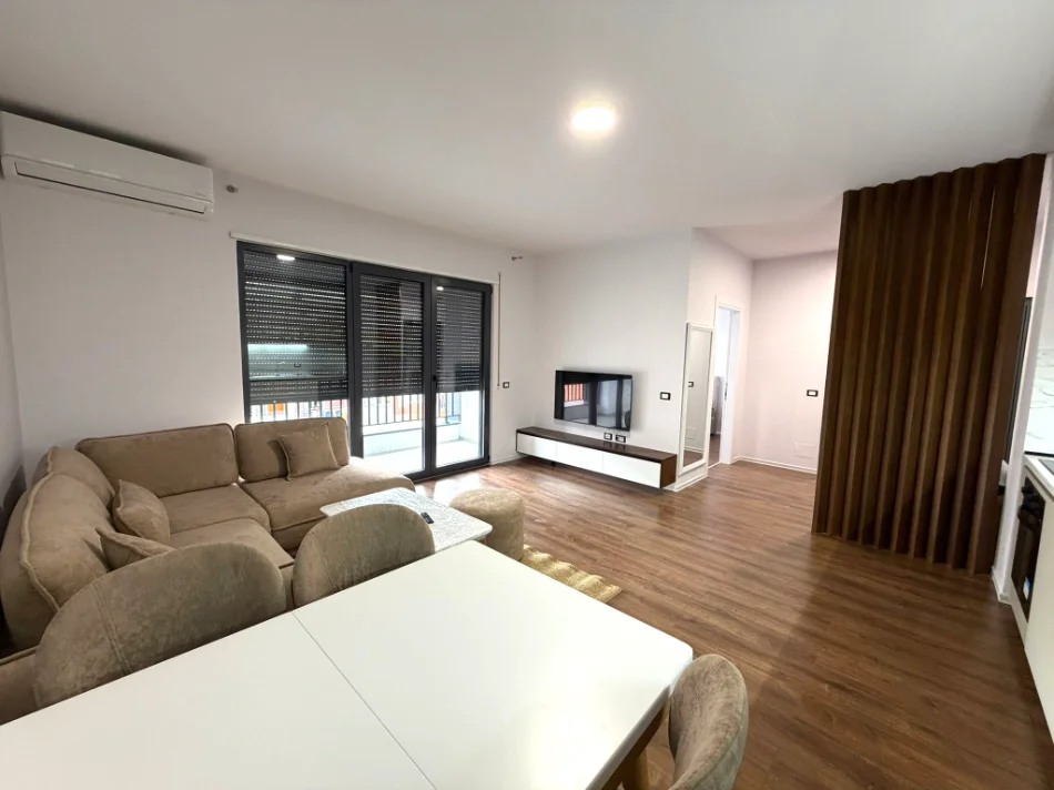 🔥 jepet me qera super apartament 1+1 tek stacioni i trenit me cmimin 600 €uro 🔥