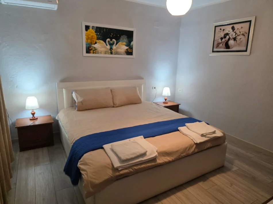 JEPET ME QIRA APARTAMENT 1+1 TEK  Sheshi Skenderbej RRUGA FORTUZI NE QENDER TE TIRANES
