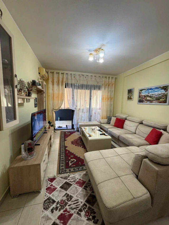 Jepet me qira apartament 2+1+2  600 € (unaza e re ( ozoni ))