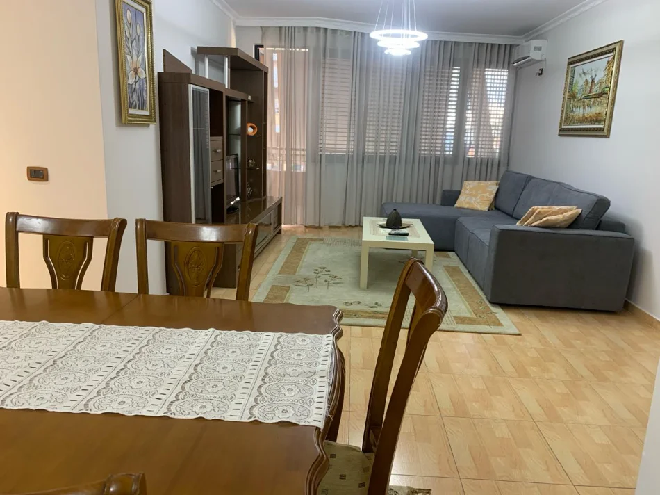 Jepet me qira apartament 2+1+2  te joena prane 21 dhjetorit 700 €