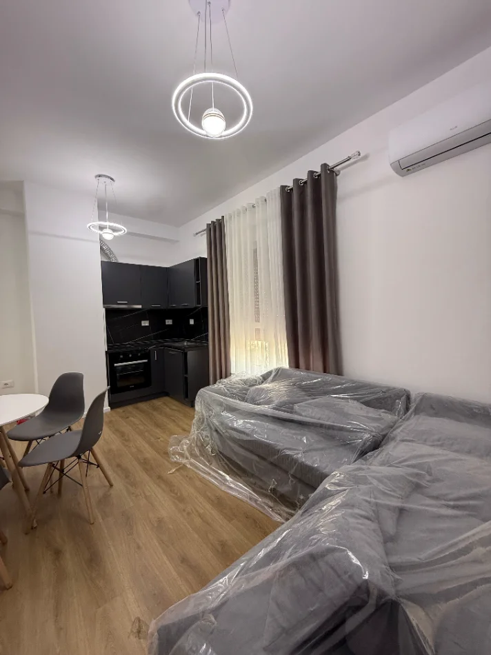 JEPET ME QIRA Apartament 1+1+bllk  📍Rezidenca Kadiu, Ali Dem 💶 Çmimi: 450€