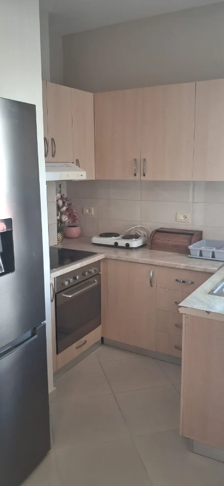 Jepet Apartament 1+1 me Ballkon, në Selitë,450 Euro