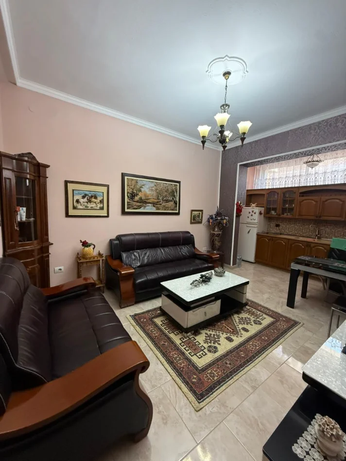 Jepet Apartament 2+1 me Qera ne Vasil Shanto,  650 Euro