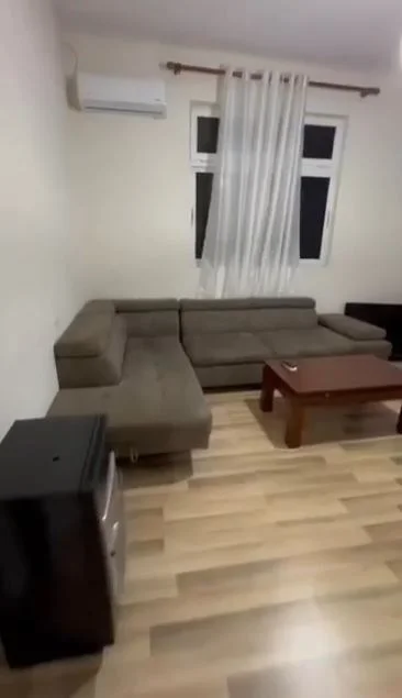 Jepet Apartament 3+1 me Qera ne Vasil Shanto (pranë shkollës “Besnik Sykja”),  550 mije leke
