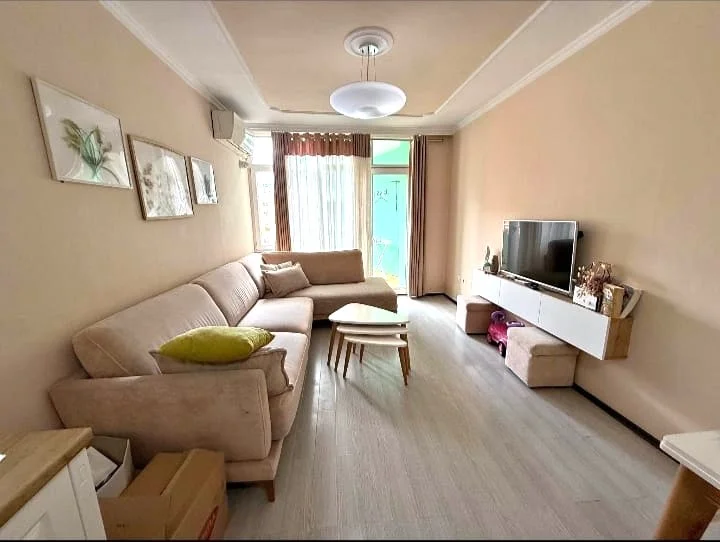 🏡 Jepet Apartament me Qera tek Komuna e Parisit, 750 mije leke