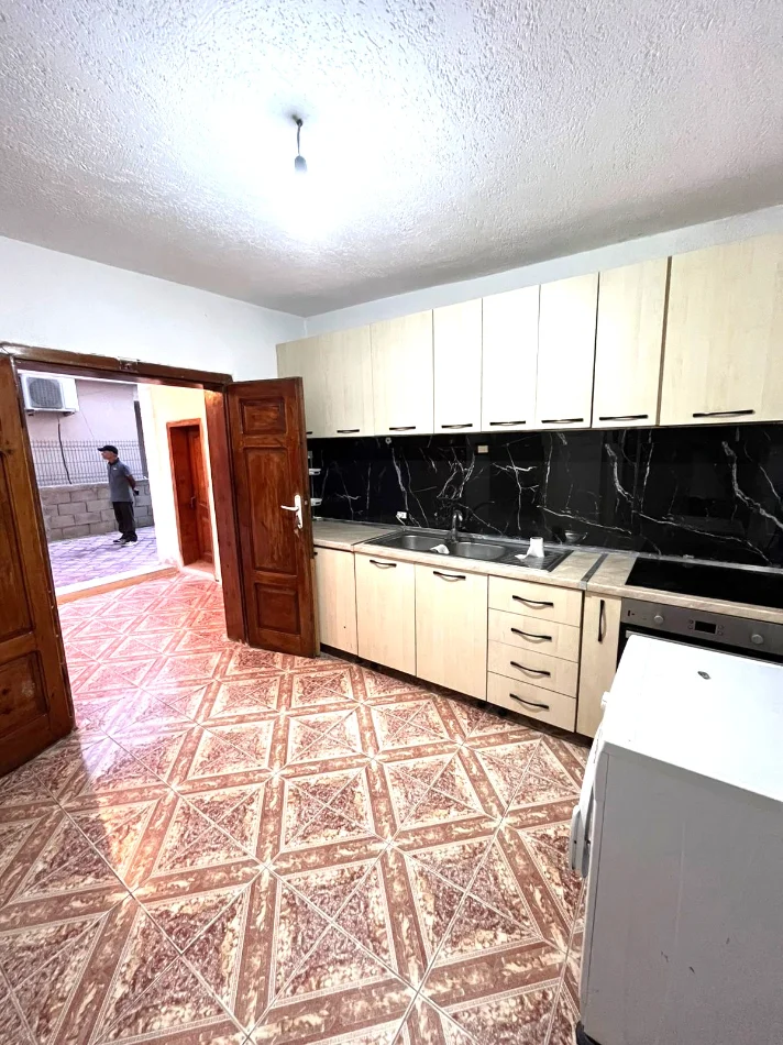 🏠 Jepet hyrje 1+1 me qera 250 euro I Zona e Treshit, Kthesa e Kamzes