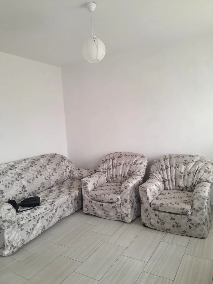 🏡 Jepet me Qera Apartament 1+1 Buzë Unazës, tek  Rruga Bardhyl, 500 Euro