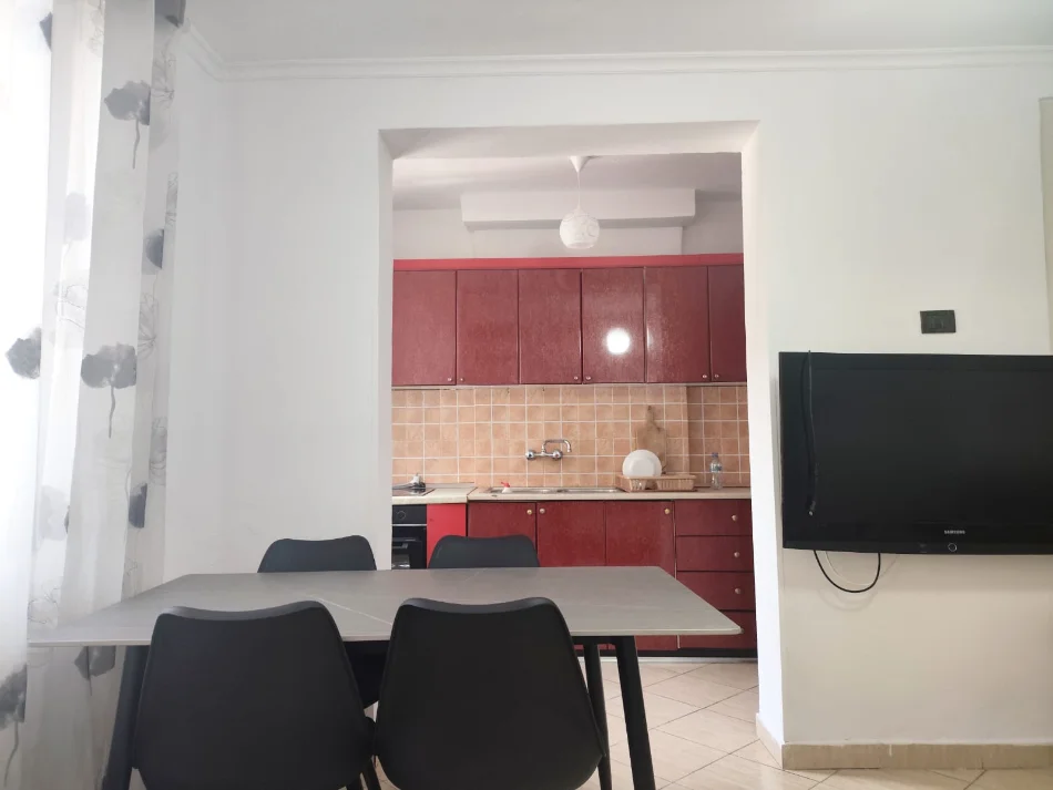 🏡 Jepet me Qera Apartament 1+1 afer Shkollës 