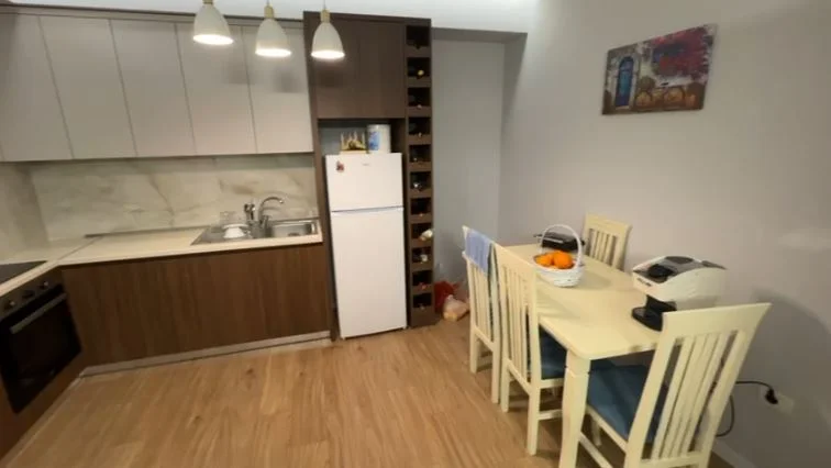 🏠 Jepet me Qera Apartament 1+1  në Astir tek  Kompleksi Fratari,  400 mije leke